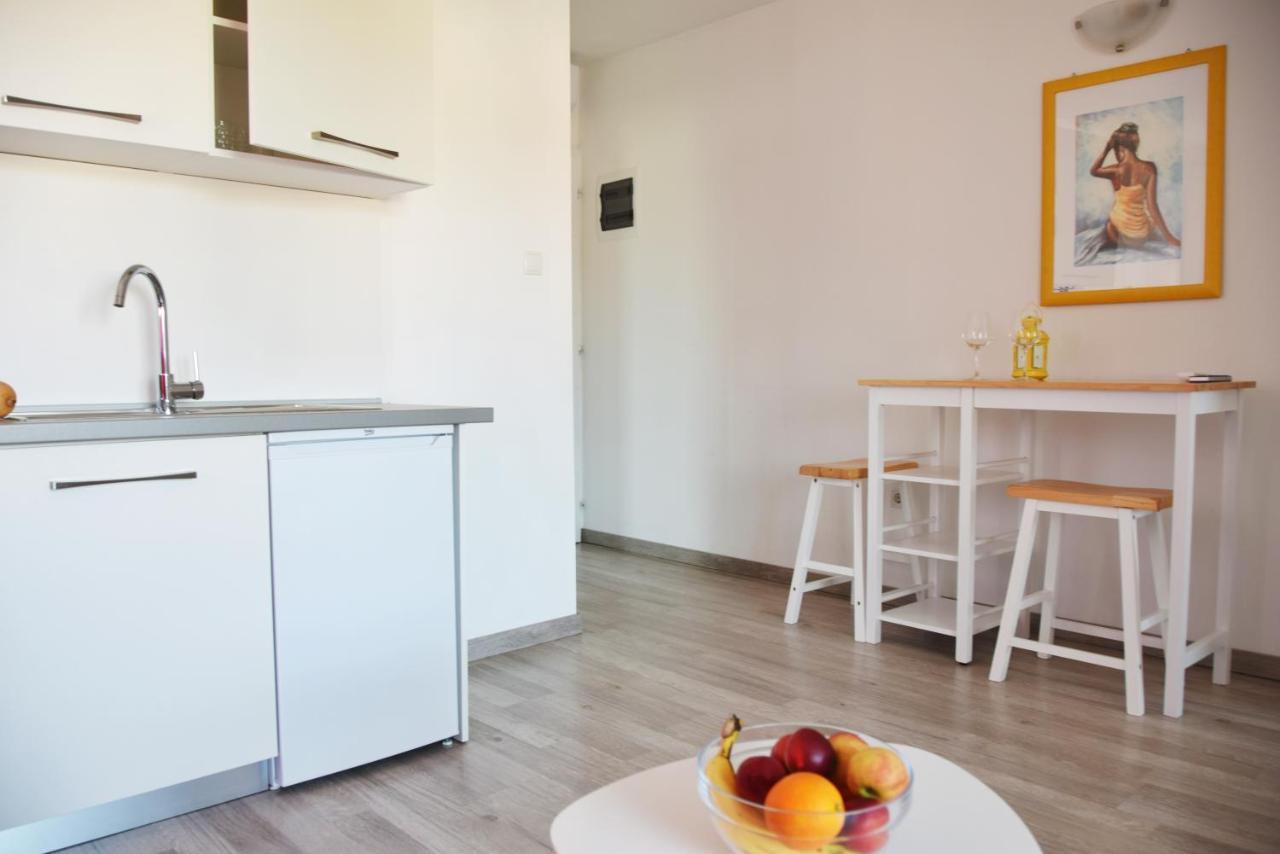 Rab Apartments Aurora Раб Екстер'єр фото