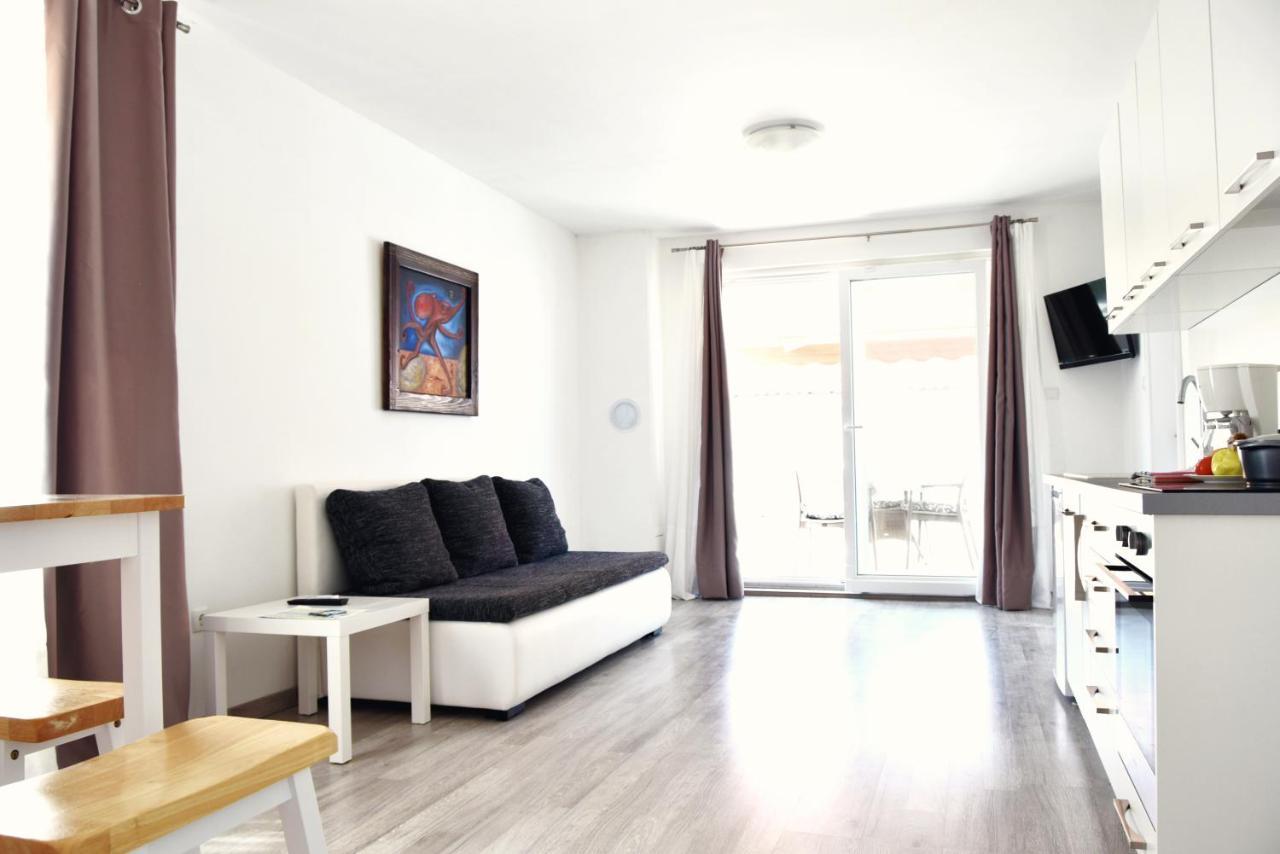 Rab Apartments Aurora Раб Екстер'єр фото