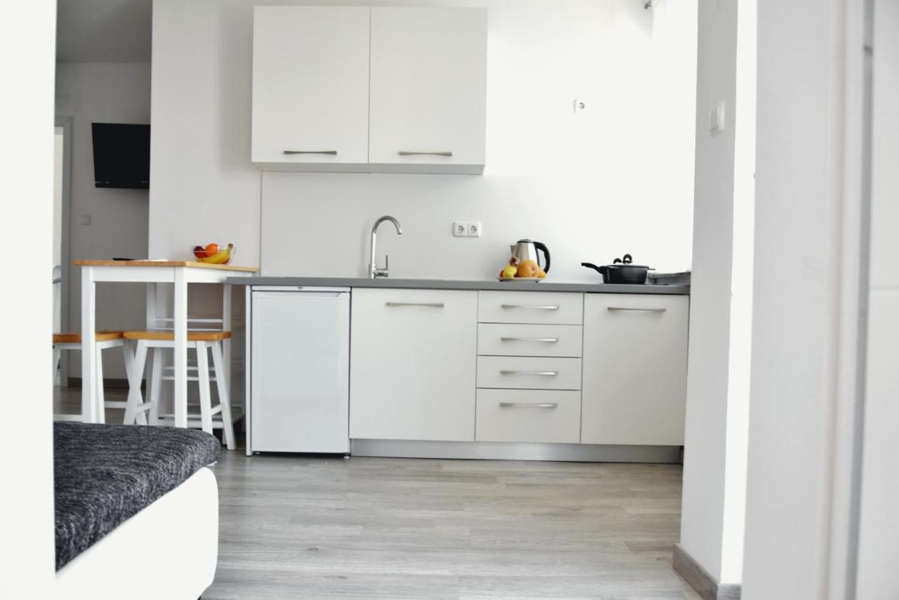Rab Apartments Aurora Раб Екстер'єр фото